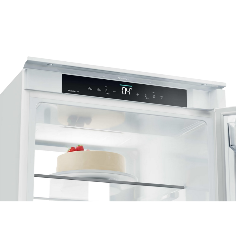 Холодильник Candy CNBQT5518E Белый