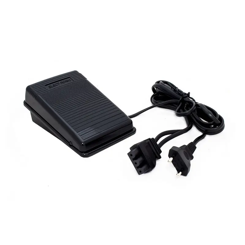 Mașină de cusut Singer Studio 15 Alb