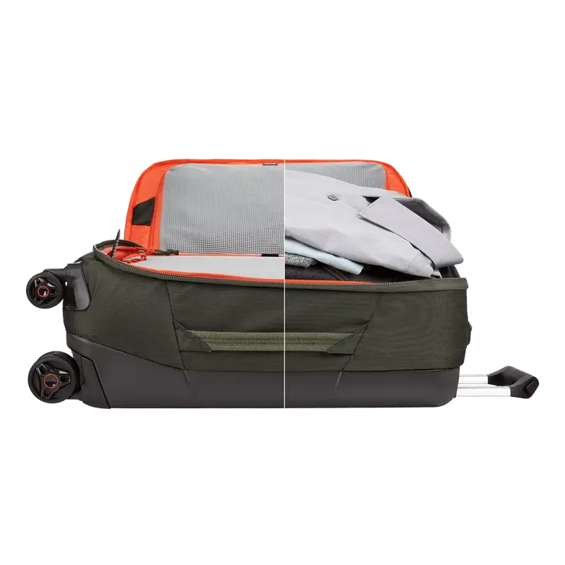 Чемодан THULE Subterra Wheeled Duffel Dark Forest