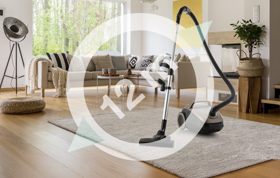 Odkurzacz Gorenje z wężem i rurą na dywanie, z nałożoną grafiką okręgu ze strzałkami i napisem 12 m